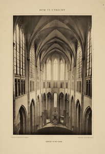 206924 Interieur van de Domkerk (Munsterkerkhof) te Utrecht: koor, gezien vanaf de orgelgalerij, uit het westen.N.B.: ...